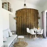 Dom wakacyjny Trendy One Bedroom House, & Lagoon