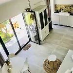 Dom wakacyjny Trendy One Bedroom House, & Lagoon