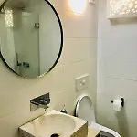 Trendy One Bedroom House, & Lagoon